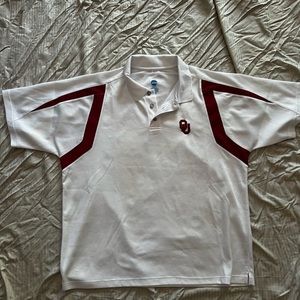 NCAA OU Polo Style Short Sleeve Shirt the OU logo is not screen printed.